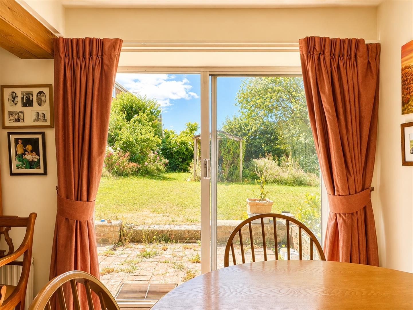 5 bed property in Belle Hill, Bexhill-On-Sea